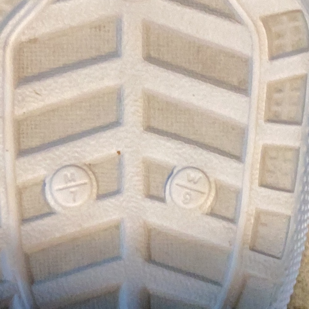 CROCS white Slippers - Picture 10 of 10